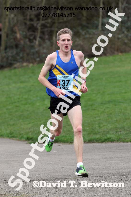 James Wilkinson (Leeds) 9th leg of the senior mens 12 stage relay, 2014 Northern 12 and 6 Stage Relays, Heaton Park Manchester. Photo: David T. Hewitson/Sports for All Pics